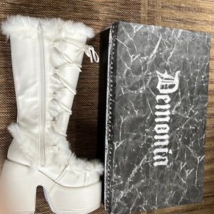 Demonia platforms camel 311 white